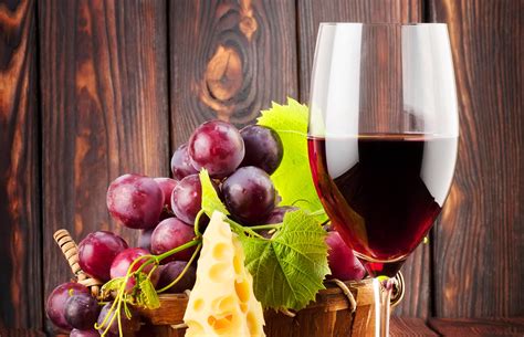 yüksek tansiyon için kuru kırmızı şarabın yararları ve zararları)